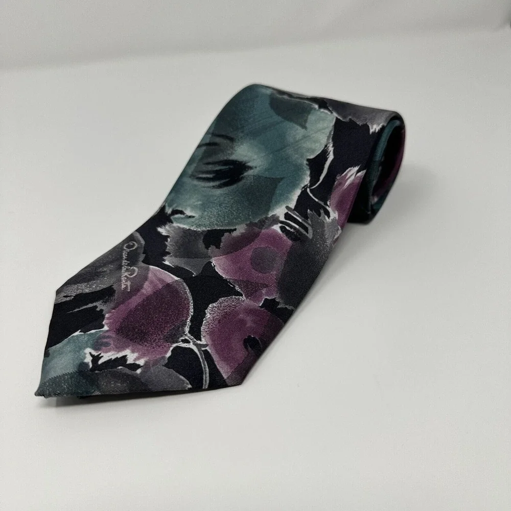 Oscar de la Renta Studio Tie Purple-Green Abstract 97% Poly- 3% Silk  55Lx 3.75W